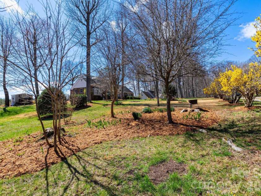 181 Leisure Ridge Drive, Mars Hill, NC 28754.  MLS# CAR4358251, YatesRealty ID 20271. Front Yard