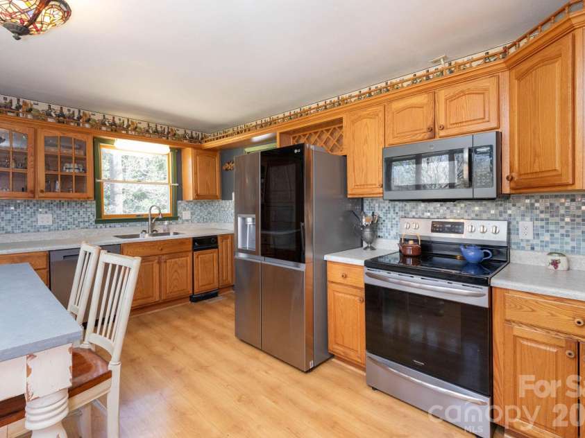 181 Leisure Ridge Drive, Mars Hill, NC 28754.  MLS# CAR4358251, YatesRealty ID 20271. Kitchen