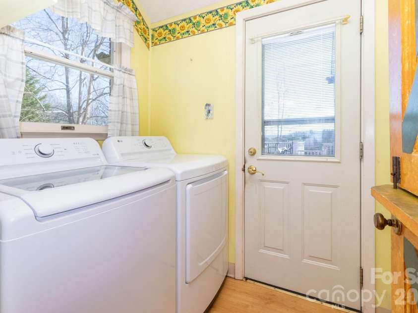 181 Leisure Ridge Drive, Mars Hill, NC 28754.  MLS# CAR4358251, YatesRealty ID 20271. Laundry Room
