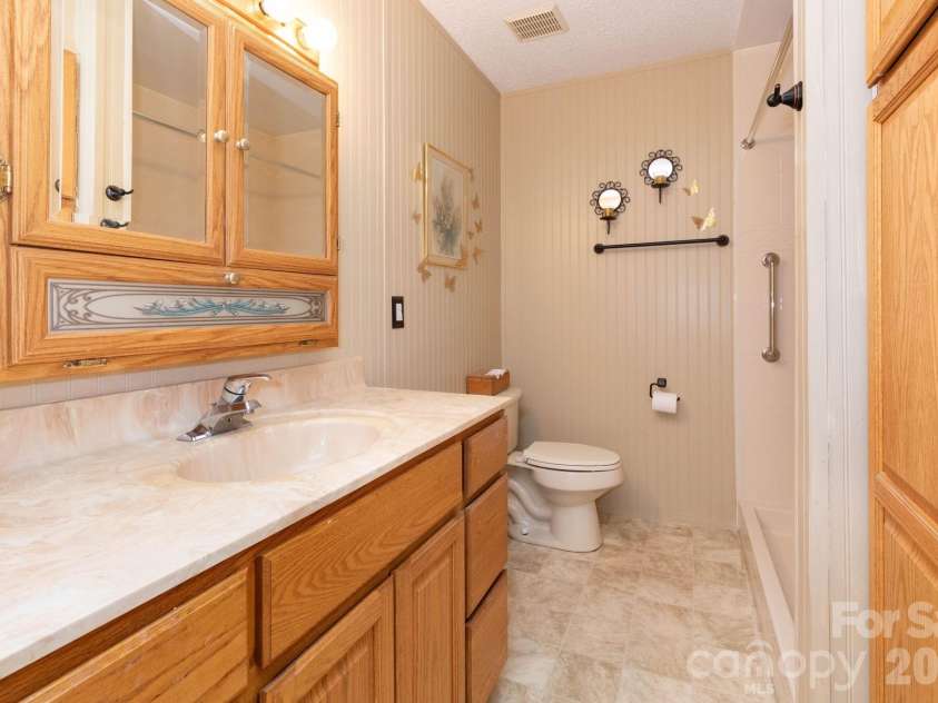 181 Leisure Ridge Drive, Mars Hill, NC 28754.  MLS# CAR4358251, YatesRealty ID 20271. Main Level Bathroom 1