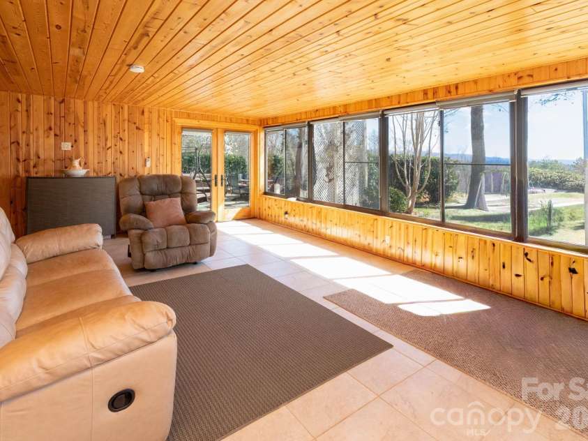 181 Leisure Ridge Drive, Mars Hill, NC 28754.  MLS# CAR4358251, YatesRealty ID 20271. Sunroom
