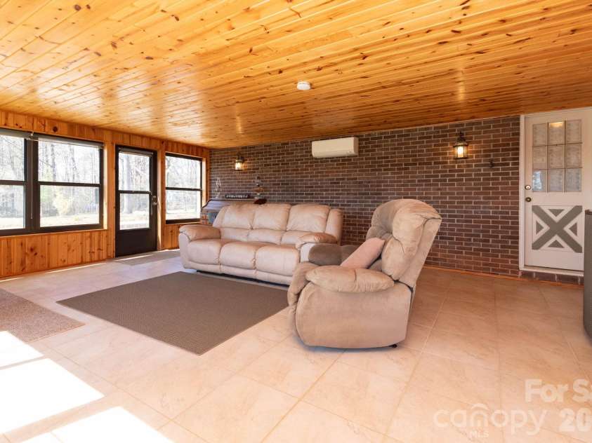 181 Leisure Ridge Drive, Mars Hill, NC 28754.  MLS# CAR4358251, YatesRealty ID 20271. Sunroom