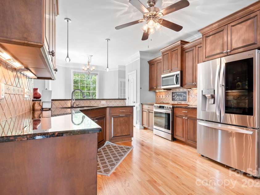 9112 Butterfly Court, Gastonia, NC 28056.  MLS# CAR4267047, YatesRealty ID 20271. Lovely kitchen featuring 