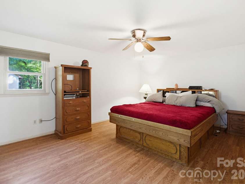 445 Quail Drive, Salisbury, NC 28147.  MLS# CAR4373863, YatesRealty ID 20272. 1st floor primary bedroom