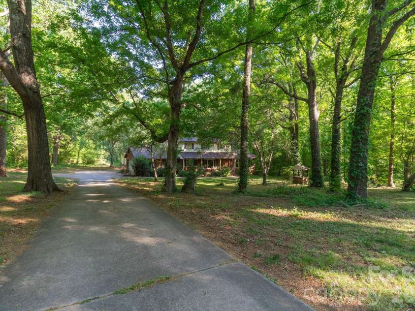 445 Quail Drive, Salisbury, NC 28147.  MLS# CAR4373863, YatesRealty ID 20272. 