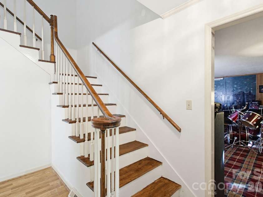 445 Quail Drive, Salisbury, NC 28147.  MLS# CAR4373863, YatesRealty ID 20272. Foyer