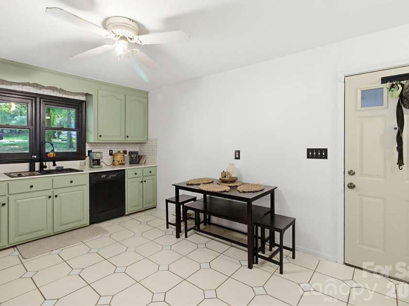 445 Quail Drive, Salisbury, NC 28147.  MLS# CAR4373863, YatesRealty ID 20272. Kitchen