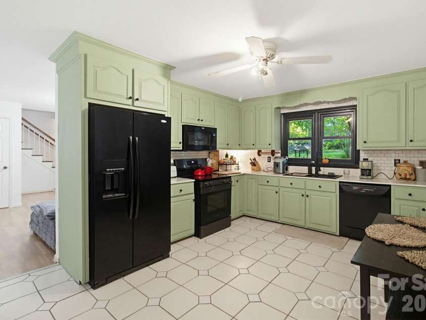 445 Quail Drive, Salisbury, NC 28147.  MLS# CAR4373863, YatesRealty ID 20272. Kitchen