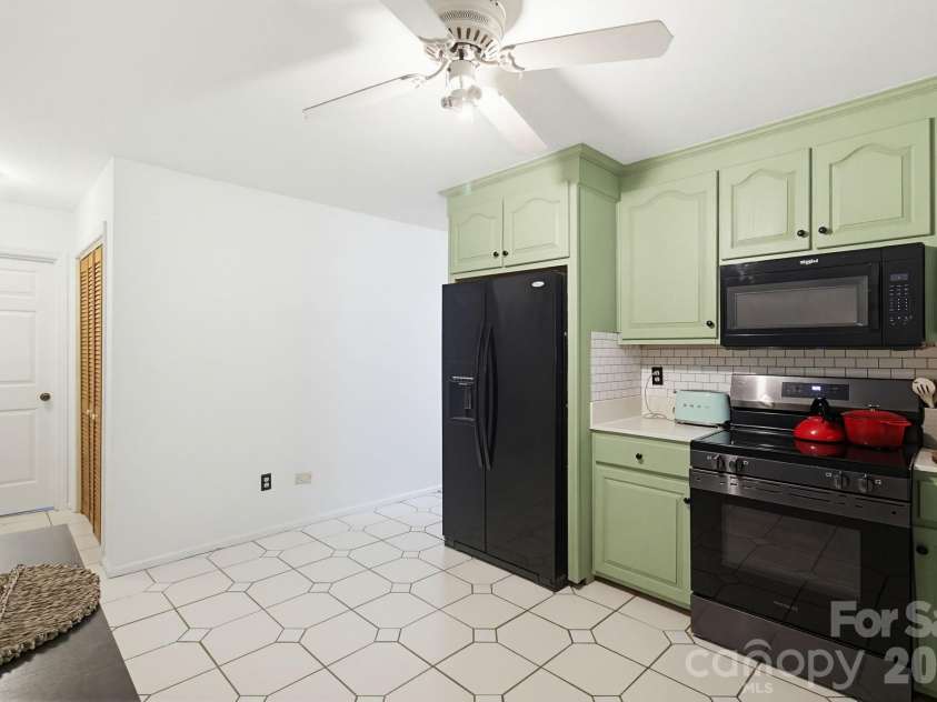 445 Quail Drive, Salisbury, NC 28147.  MLS# CAR4373863, YatesRealty ID 20272. Kitchen