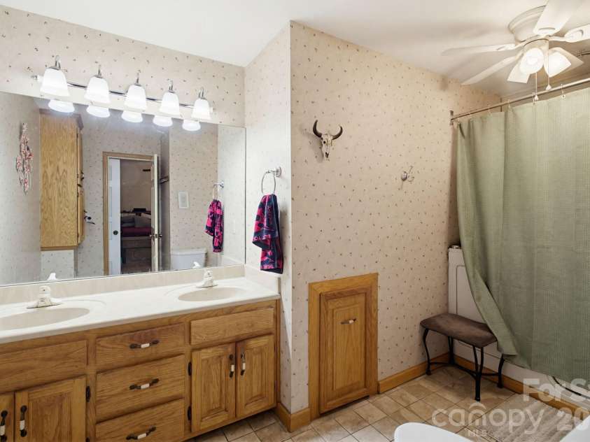 445 Quail Drive, Salisbury, NC 28147.  MLS# CAR4373863, YatesRealty ID 20272. Primary bathroom