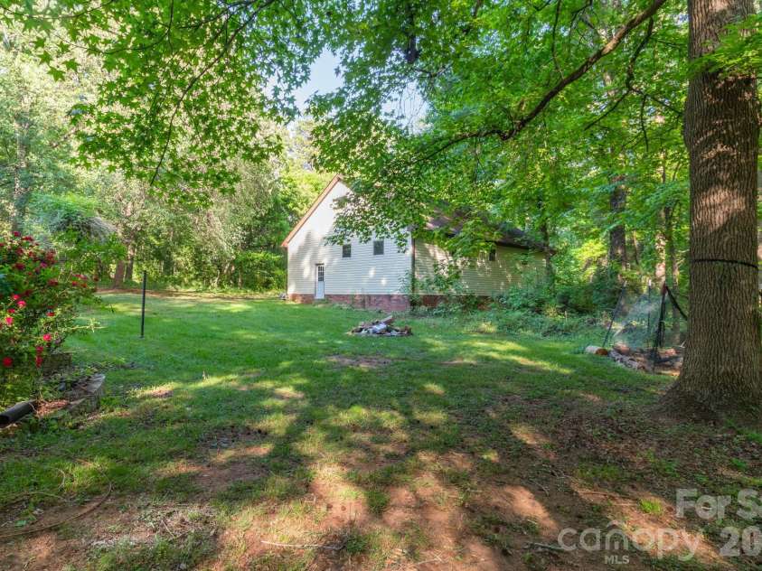 445 Quail Drive, Salisbury, NC 28147.  MLS# CAR4373863, YatesRealty ID 20272. Yard