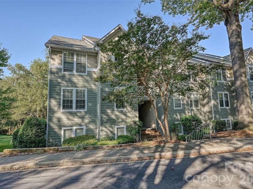 19901 Henderson Road, Cornelius, NC 28031.  MLS# CAR4375227, YatesRealty ID 20273. 