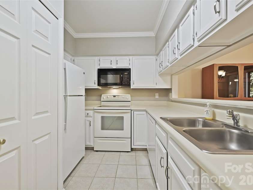 19901 Henderson Road, Cornelius, NC 28031.  MLS# CAR4375227, YatesRealty ID 20273. 