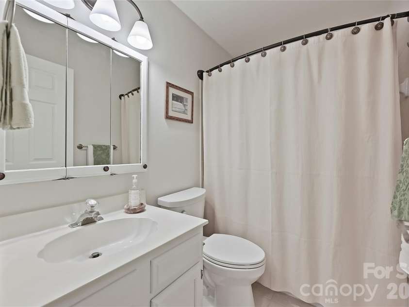 19901 Henderson Road, Cornelius, NC 28031.  MLS# CAR4375227, YatesRealty ID 20273. 