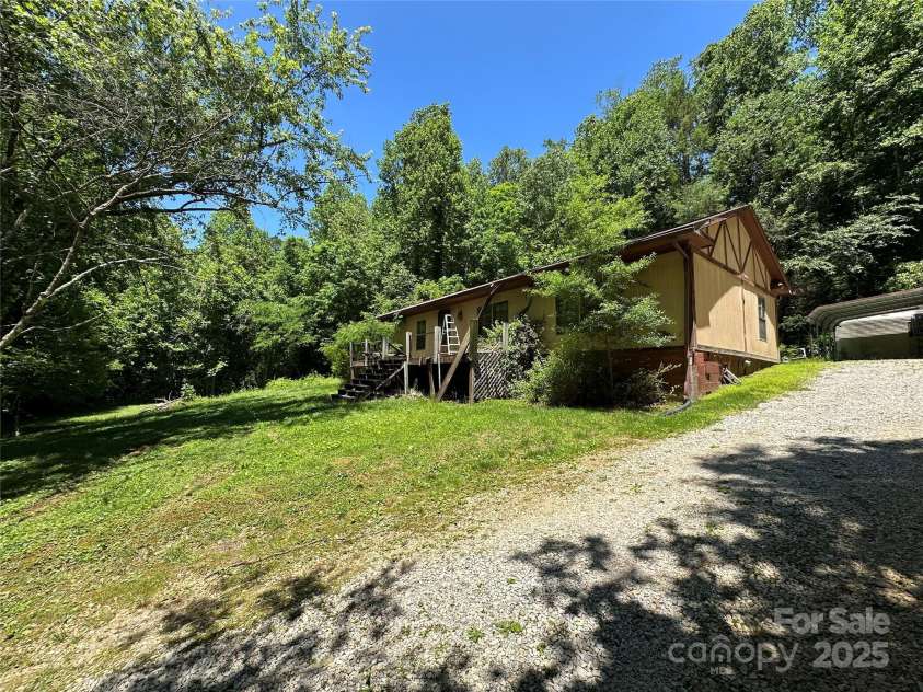 204 Long Street, Marion, NC 28752.  MLS# CAR4264615, YatesRealty ID 20273. 