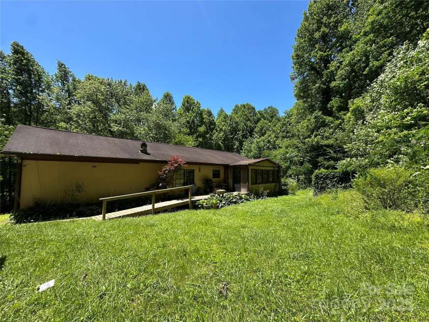 204 Long Street, Marion, NC 28752.  MLS# CAR4264615, YatesRealty ID 20273. 