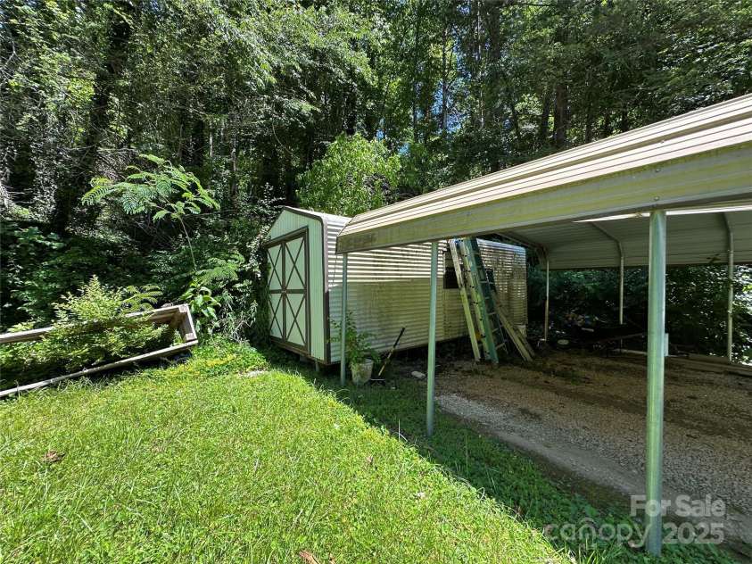 204 Long Street, Marion, NC 28752.  MLS# CAR4264615, YatesRealty ID 20273. 