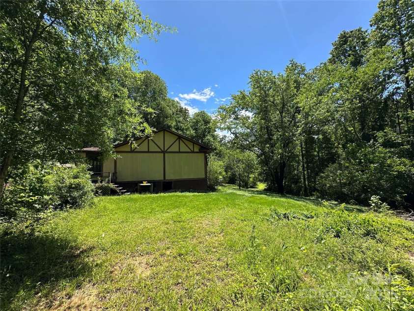 204 Long Street, Marion, NC 28752.  MLS# CAR4264615, YatesRealty ID 20273. 