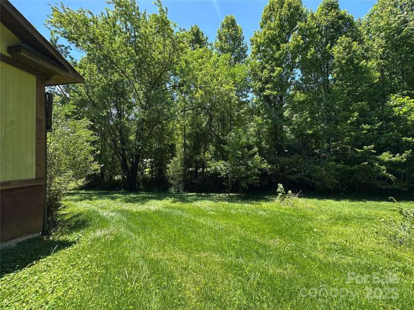 204 Long Street, Marion, NC 28752.  MLS# CAR4264615, YatesRealty ID 20273. 