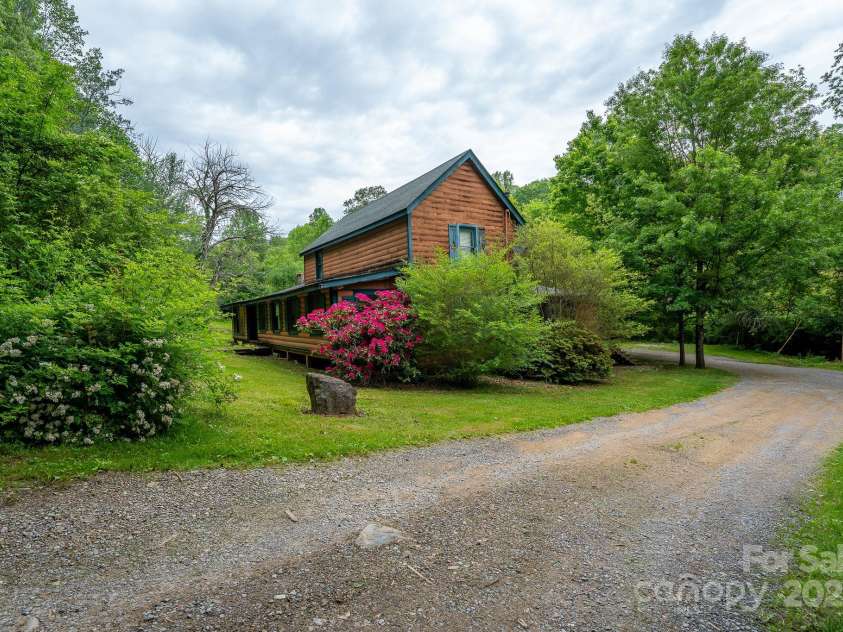 181 Settlers Lane, Waynesville, NC 28785.  MLS# CAR4258174, YatesRealty ID 20274. 