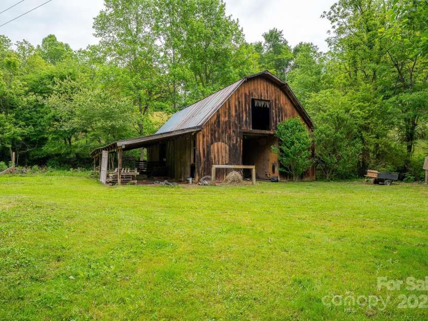 181 Settlers Lane, Waynesville, NC 28785.  MLS# CAR4258174, YatesRealty ID 20274. 