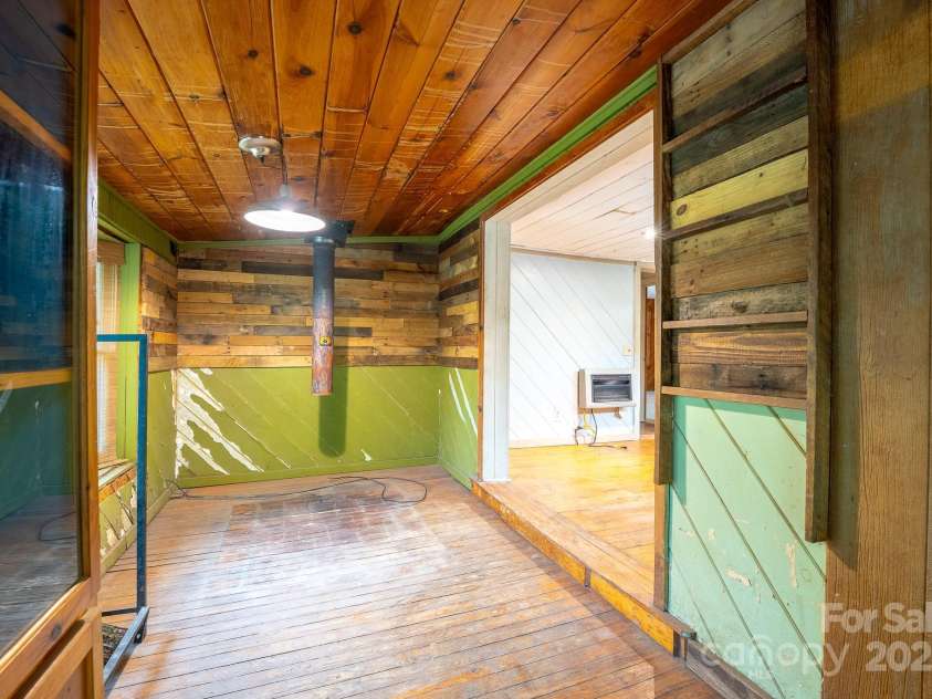 181 Settlers Lane, Waynesville, NC 28785.  MLS# CAR4258174, YatesRealty ID 20274. 