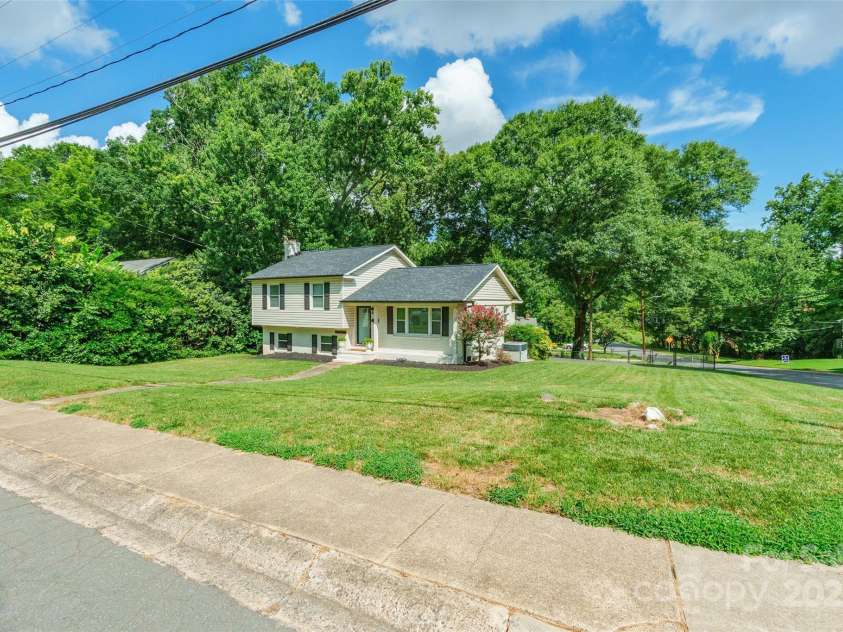 1645 Brookdale Avenue, Charlotte, NC 28210.  MLS# CAR4268031, YatesRealty ID 20275. 