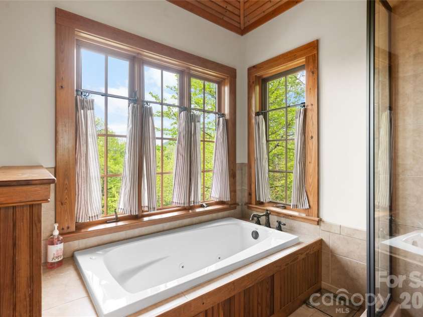 536 Hawk Mountain Road, Lake Toxaway, NC 28747.  MLS# CAR4379060, YatesRealty ID 20277. 