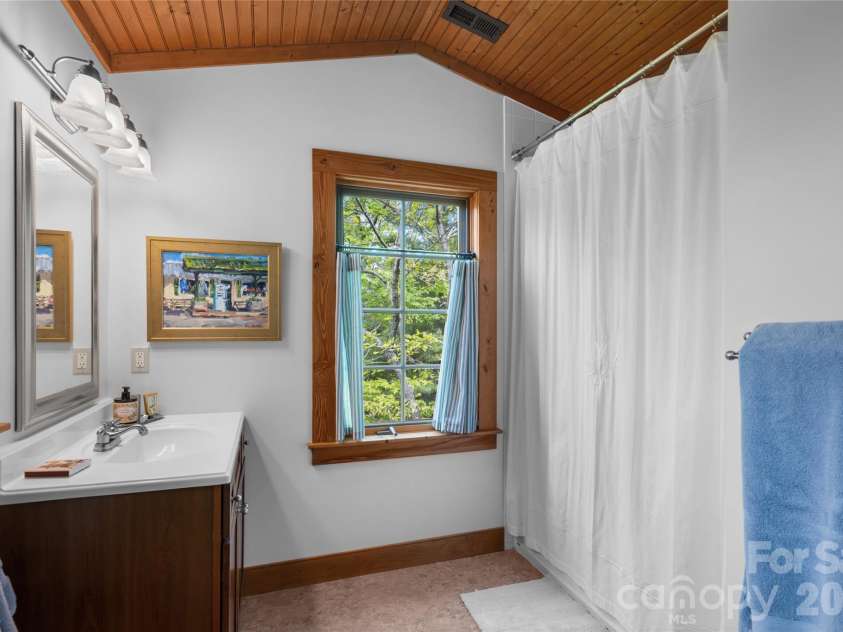 536 Hawk Mountain Road, Lake Toxaway, NC 28747.  MLS# CAR4379060, YatesRealty ID 20277. 