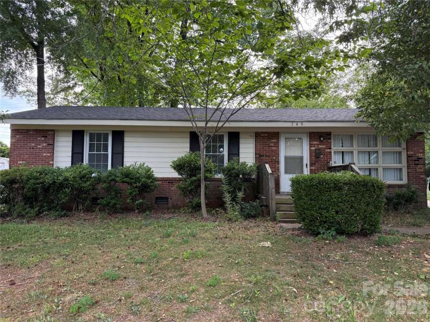 749 Edgerton Drive, Charlotte, NC 28213.  MLS# CAR4367078, YatesRealty ID 20278. 