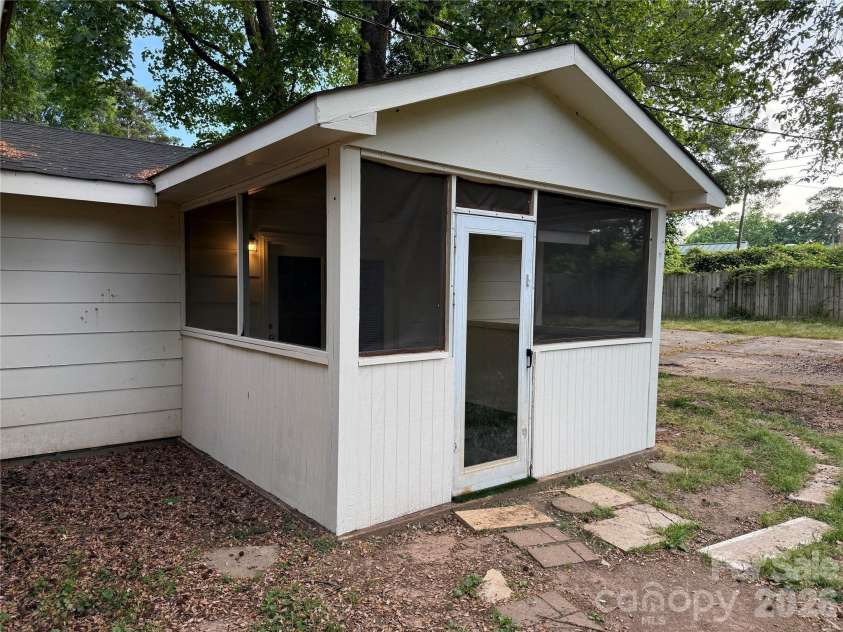 749 Edgerton Drive, Charlotte, NC 28213.  MLS# CAR4367078, YatesRealty ID 20278. 