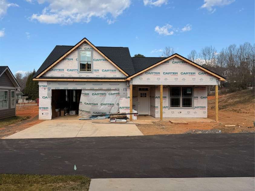 831A Wynnshire Drive, Hickory, NC 28601.  MLS# CAR4333214, YatesRealty ID 2028. 