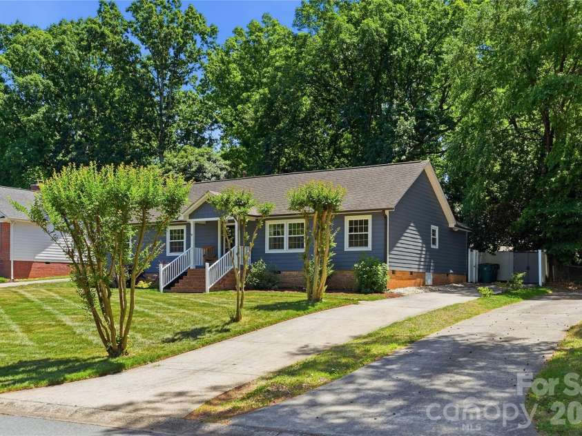 1061 Eaglewood Avenue, Charlotte, NC 28212.  MLS# CAR4375230, YatesRealty ID 20280. 
