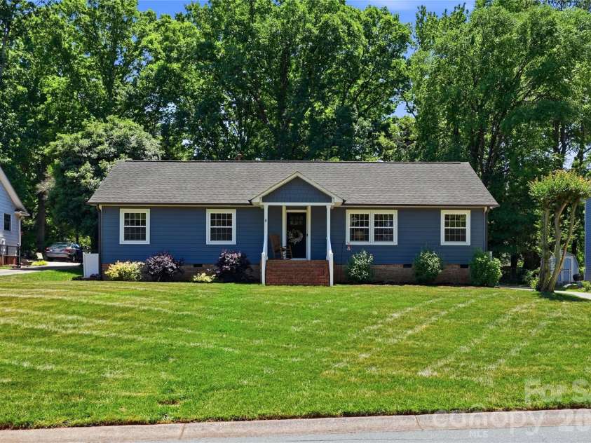 1061 Eaglewood Avenue, Charlotte, NC 28212.  MLS# CAR4375230, YatesRealty ID 20280. 