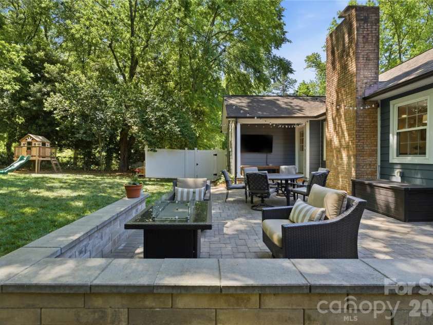 1061 Eaglewood Avenue, Charlotte, NC 28212.  MLS# CAR4375230, YatesRealty ID 20280. 