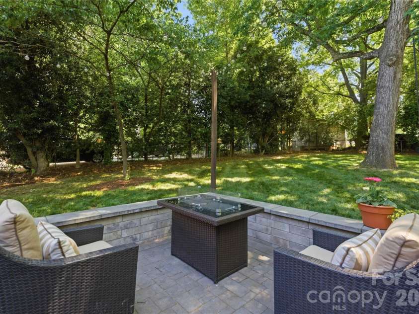 1061 Eaglewood Avenue, Charlotte, NC 28212.  MLS# CAR4375230, YatesRealty ID 20280. 