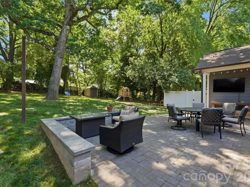 1061 Eaglewood Avenue, Charlotte, NC 28212.  MLS# CAR4375230, YatesRealty ID 20280. 