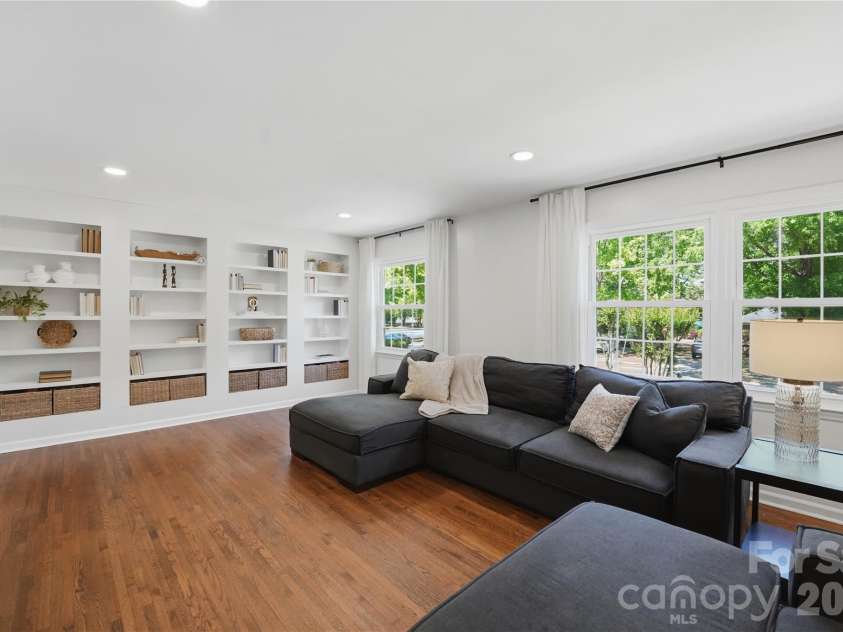 1061 Eaglewood Avenue, Charlotte, NC 28212.  MLS# CAR4375230, YatesRealty ID 20280. 