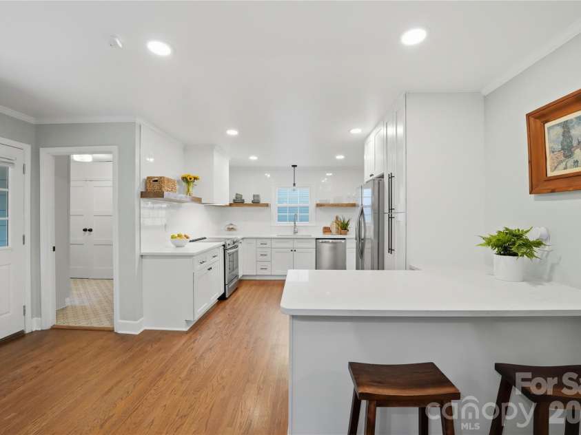 1061 Eaglewood Avenue, Charlotte, NC 28212.  MLS# CAR4375230, YatesRealty ID 20280. 