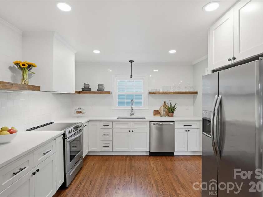 1061 Eaglewood Avenue, Charlotte, NC 28212.  MLS# CAR4375230, YatesRealty ID 20280. 