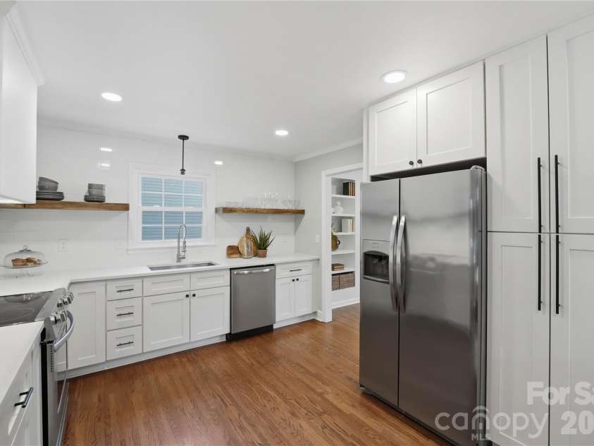 1061 Eaglewood Avenue, Charlotte, NC 28212.  MLS# CAR4375230, YatesRealty ID 20280. 