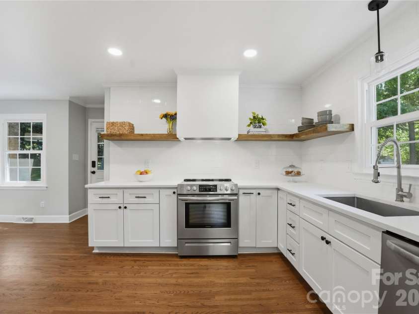1061 Eaglewood Avenue, Charlotte, NC 28212.  MLS# CAR4375230, YatesRealty ID 20280. 