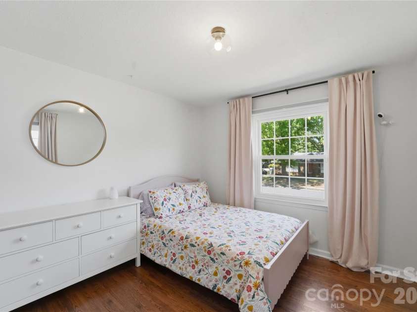 1061 Eaglewood Avenue, Charlotte, NC 28212.  MLS# CAR4375230, YatesRealty ID 20280. 