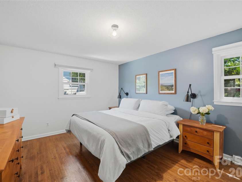 1061 Eaglewood Avenue, Charlotte, NC 28212.  MLS# CAR4375230, YatesRealty ID 20280. 