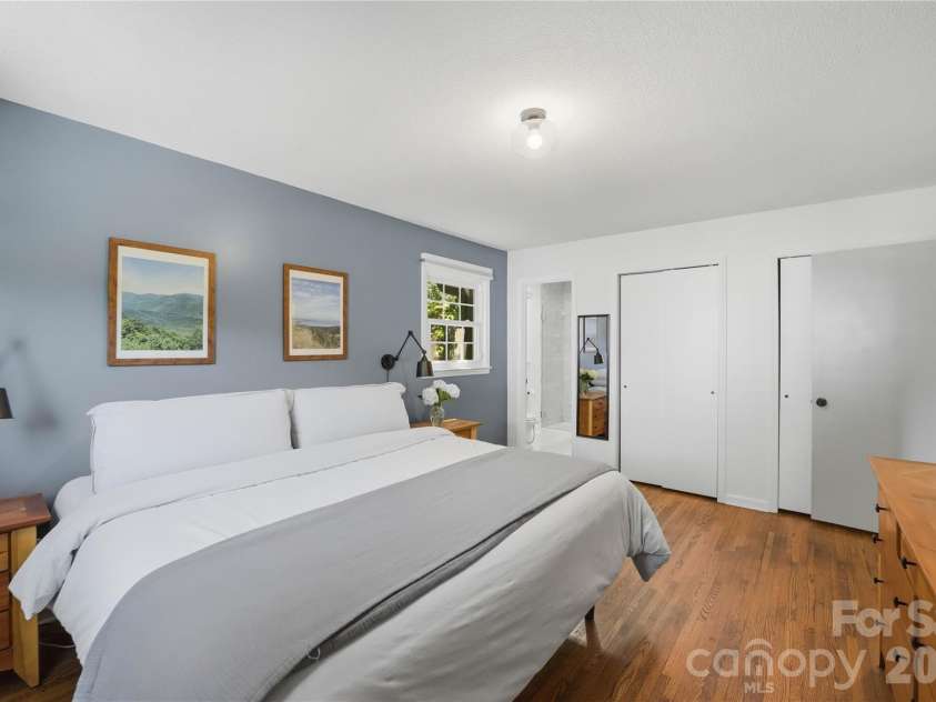 1061 Eaglewood Avenue, Charlotte, NC 28212.  MLS# CAR4375230, YatesRealty ID 20280. 