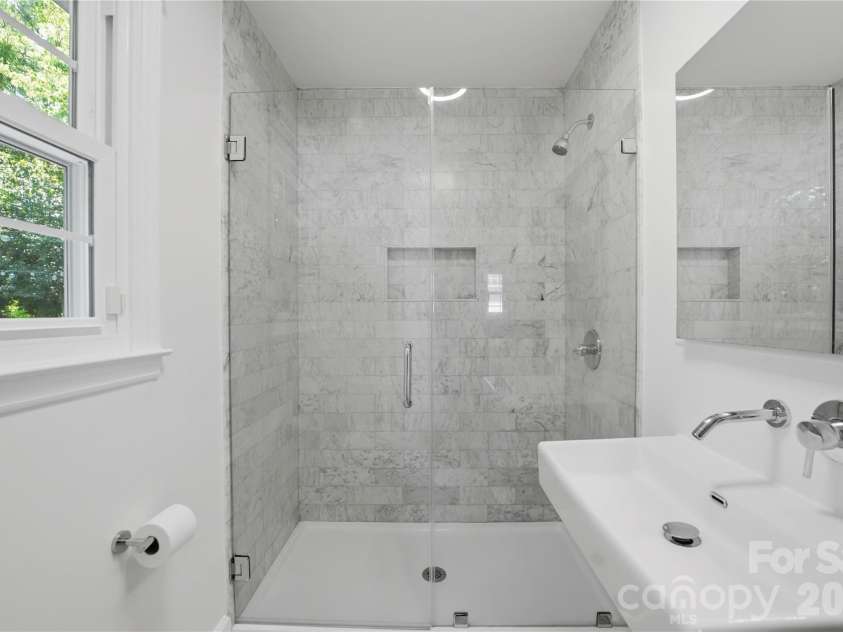 1061 Eaglewood Avenue, Charlotte, NC 28212.  MLS# CAR4375230, YatesRealty ID 20280. 