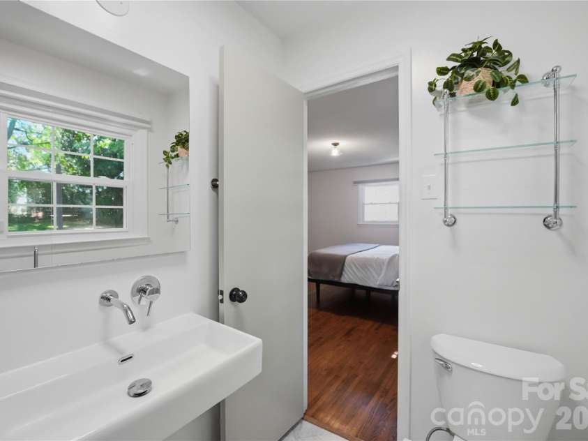 1061 Eaglewood Avenue, Charlotte, NC 28212.  MLS# CAR4375230, YatesRealty ID 20280. 