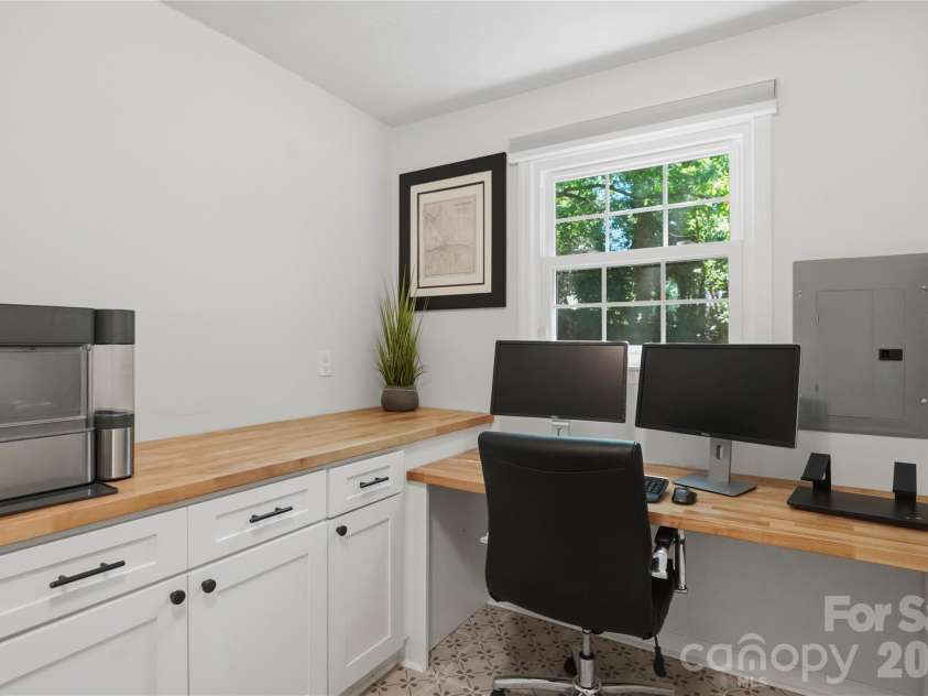 1061 Eaglewood Avenue, Charlotte, NC 28212.  MLS# CAR4375230, YatesRealty ID 20280. 