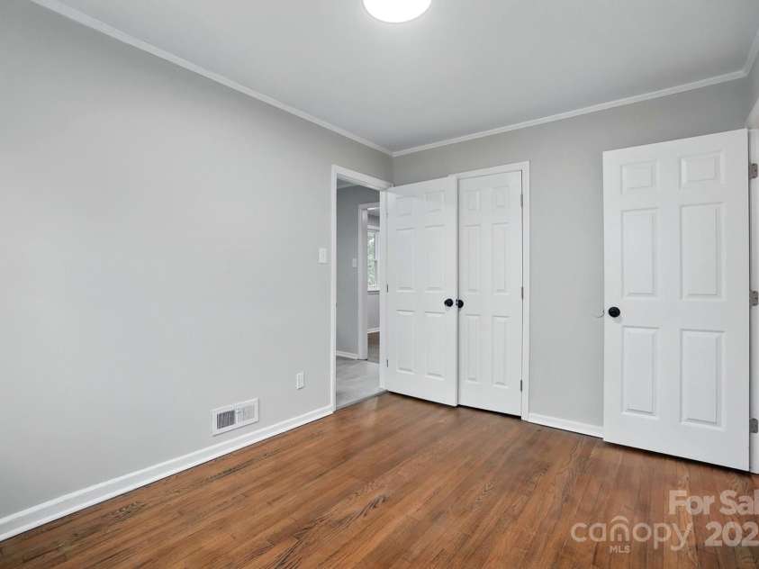 1412 Wembley Drive, Charlotte, NC 28205.  MLS# CAR4257976, YatesRealty ID 20281. 