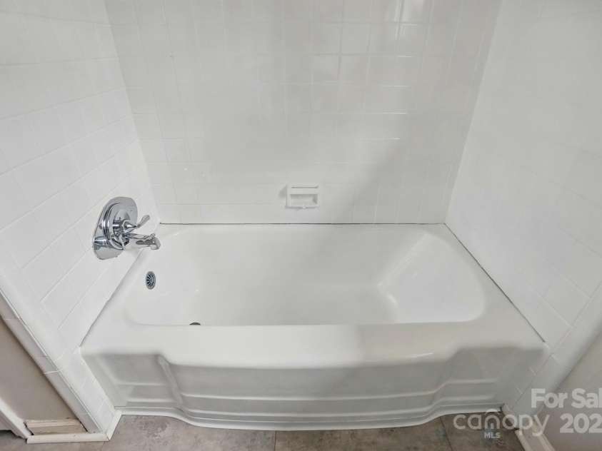 1412 Wembley Drive, Charlotte, NC 28205.  MLS# CAR4257976, YatesRealty ID 20281. 